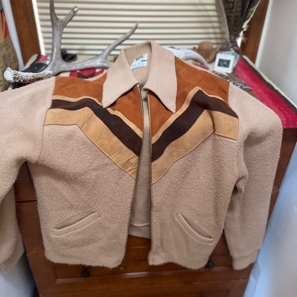 Beautiful vintage western zip up sweater